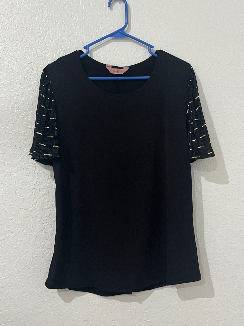 Amana Black & Gold Short Sleeve Blouse Size Large